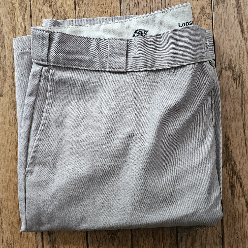 Men's Dickies Grey Loose Fit Cargo Shorts Size 44